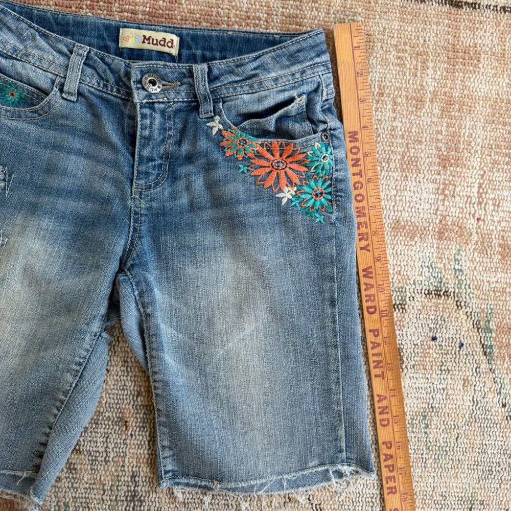 Mudd Girls Denim Bermuda Shorts Size 12 Floral Embroidered Distressed Raw Hem - Picture 5 of 9